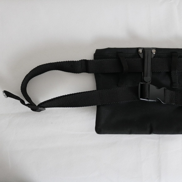 PetSafe Dog Training Mini Treat Sport Pouch with Adjustable Nylon Waist Belt - Picture 7 of 11